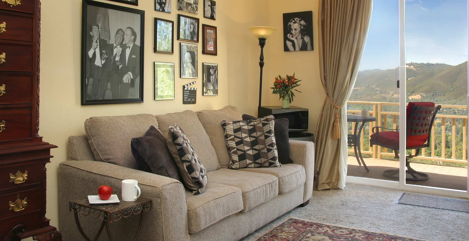 Monte Vista suite sitting area