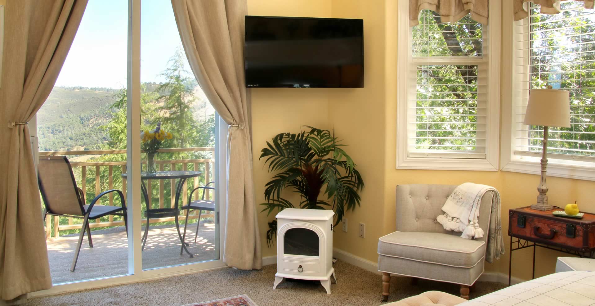 Bella Vista - Arbor Suite - main room